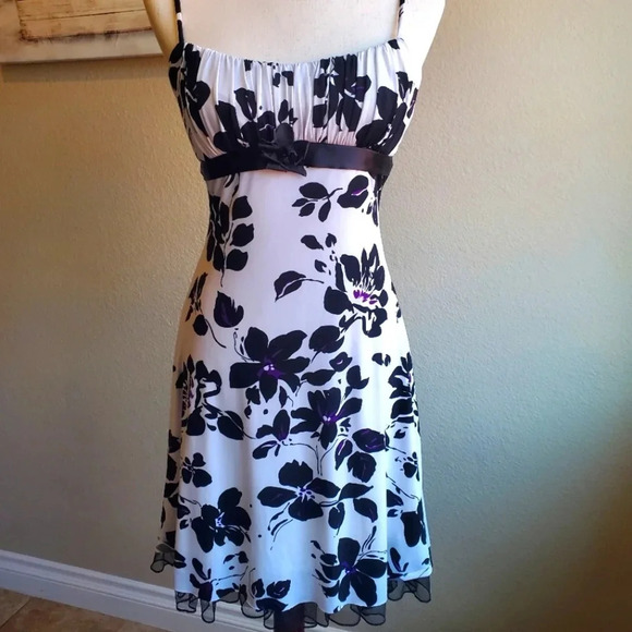 RUBY ROX | Floral Fit & Flare Dress sz M - Picture 2 of 10